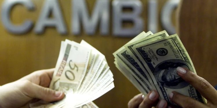 Bolsa desaba, dólar dispara e investidores recuam do país após vitória de Lula; mercado teme mais impostos