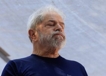 Brasil caminha para o maior imposto do mundo quase 30% sobre o consumo e acende alerta para fuga de empresas e desemprego.