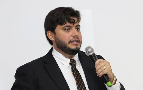 Paulo Henrique é eleito por unanimidade e assume a Câmara de Paço do Lumiar com a ideia de aproximar o Legislativo da população.