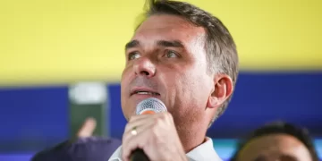 Plano de  governo de Flávio Bolsonaro desmonta boatos sobre fim do Bolsa Família, do SUS e  programas socias.