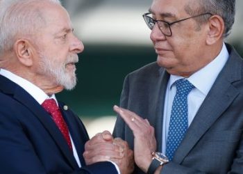 Saúde: desvalorização dos profissionais da enfermagem Lula distribui promessas, o STF engaveta o piso e a conta fica sem endereço.