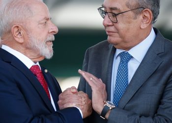 Saúde: desvalorização dos profissionais da enfermagem Lula distribui promessas, o STF engaveta o piso e a conta fica sem endereço.